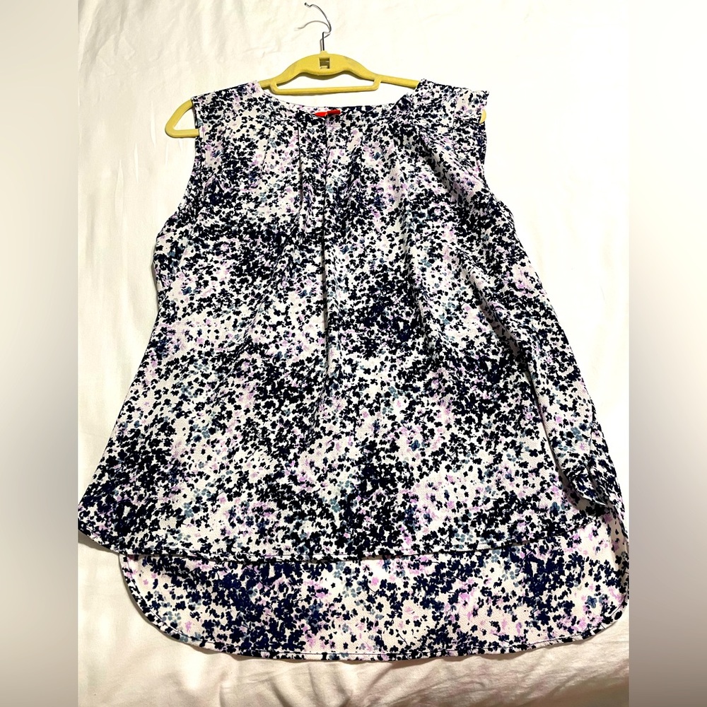 Floral women’s blouse. Navy and light purple. Hardly worn. Large.